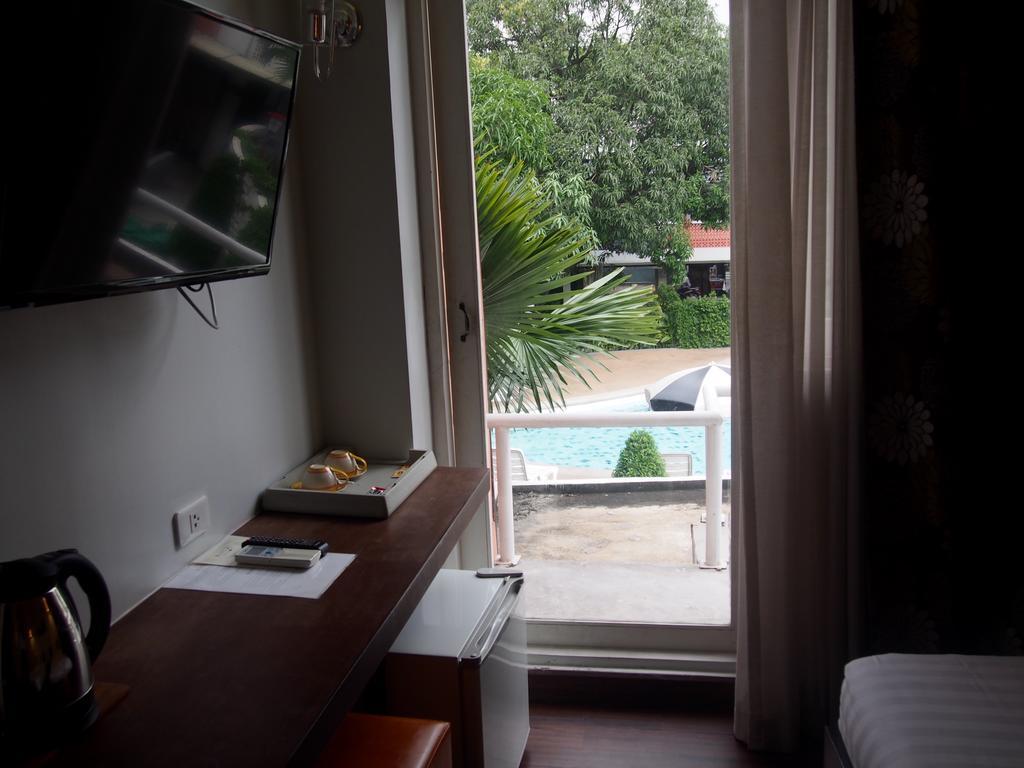 Hotel Retroasis à Bangkok Extérieur photo