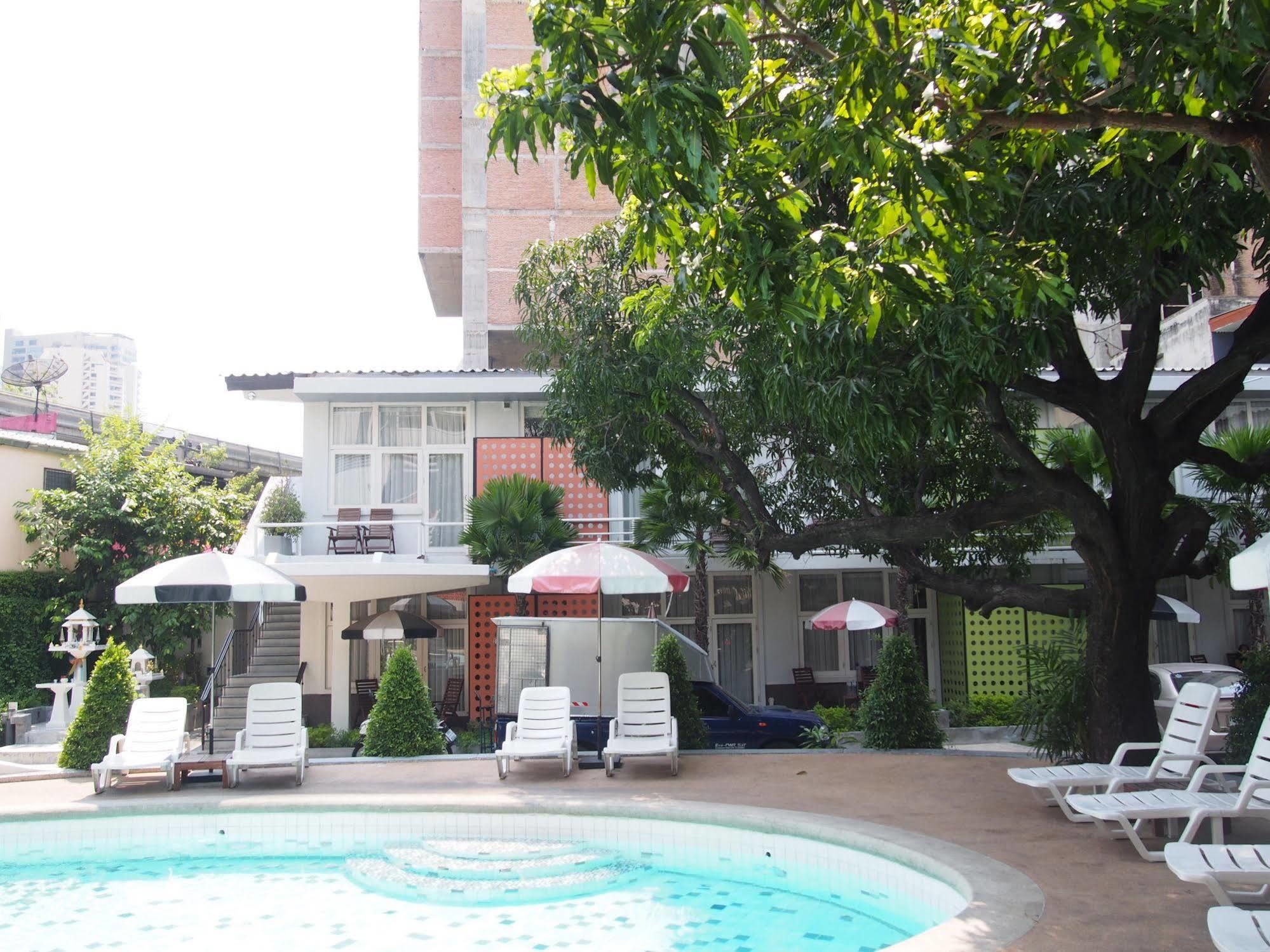 Hotel Retroasis à Bangkok Extérieur photo