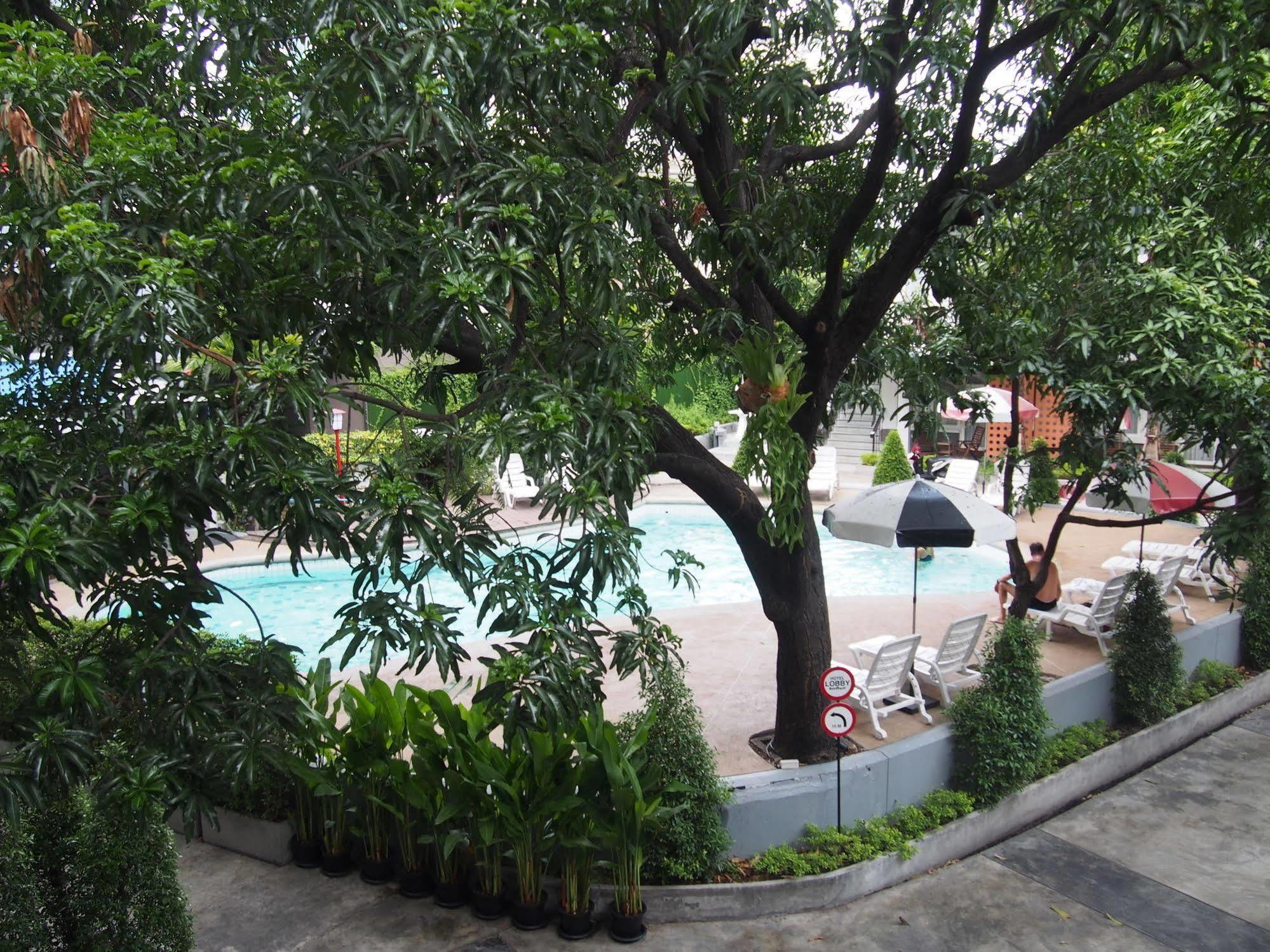 Hotel Retroasis à Bangkok Extérieur photo