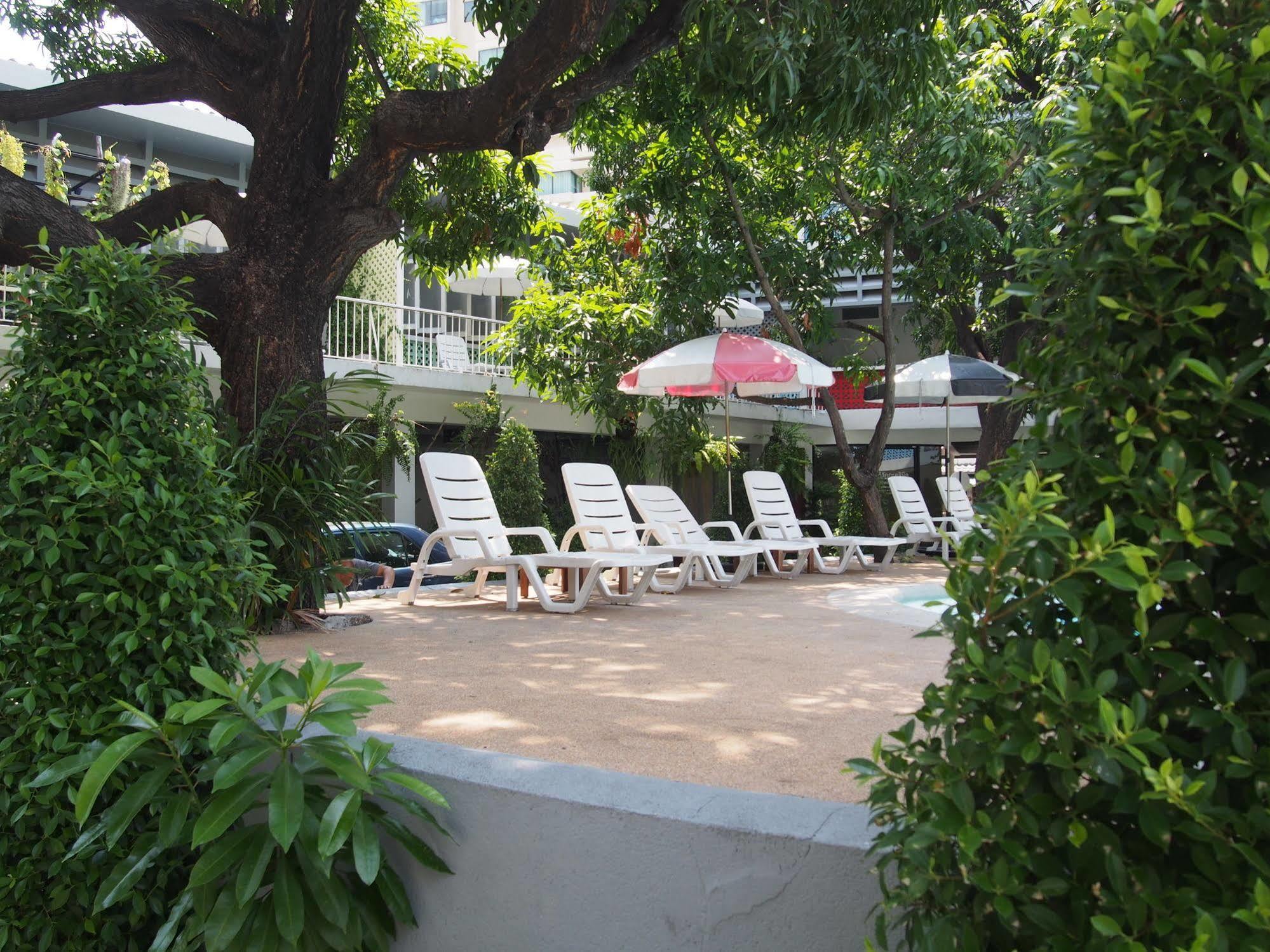 Hotel Retroasis à Bangkok Extérieur photo